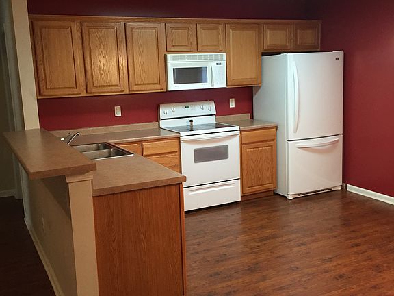 2nd image of 810 Park Hills St