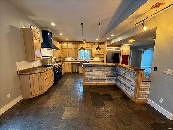 4th image of 5950 Eaton Ln