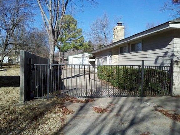 5th image of 731 E Albany Ave