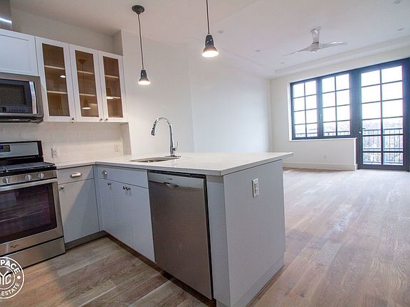 4th image of 730 Franklin Ave #5A