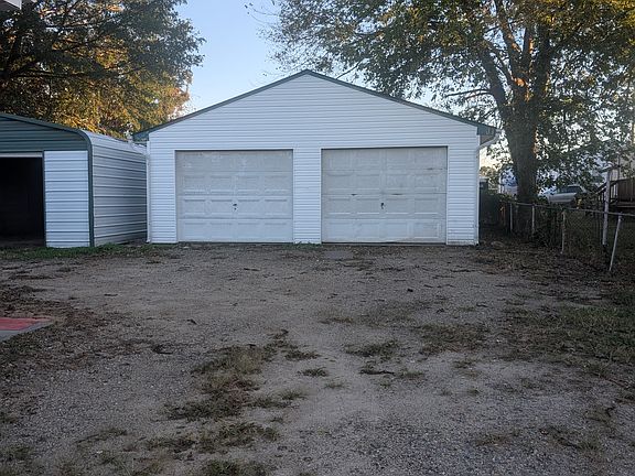 4th image of 205 Maple Grove Ave