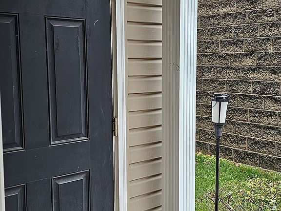 3rd image of 713 Saravalle Dr