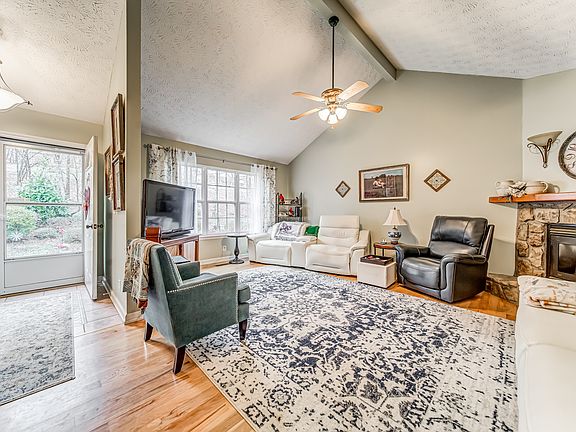 3rd image of 272 Keeble Creek Dr