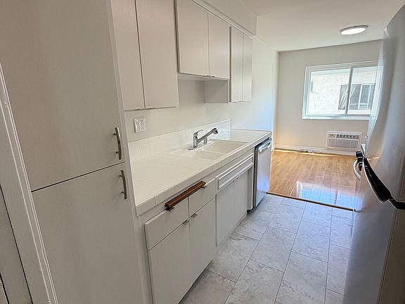 3rd image of 1839 Camden Ave #203