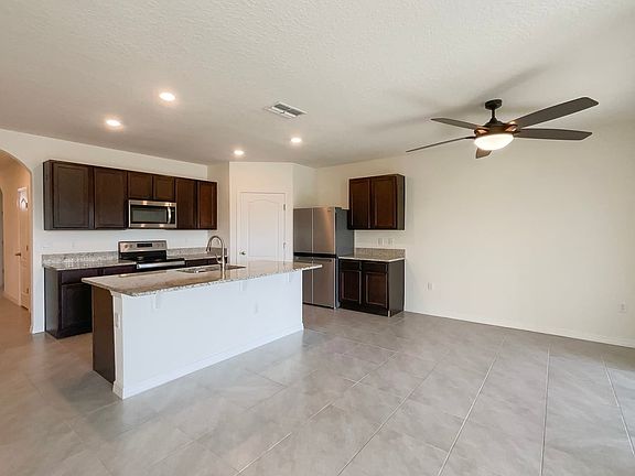4th image of 948 Brooklet Dr