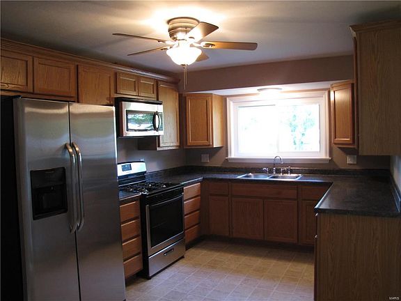 3rd image of 9832 Lakeford Ln