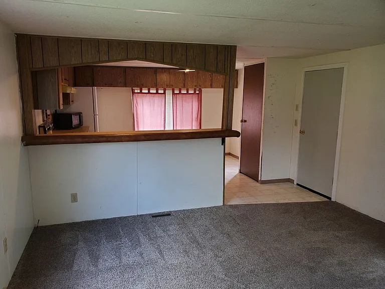 1136 N Main St — Photo 5