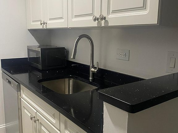3rd image of 50 W 34th St APT 14A10