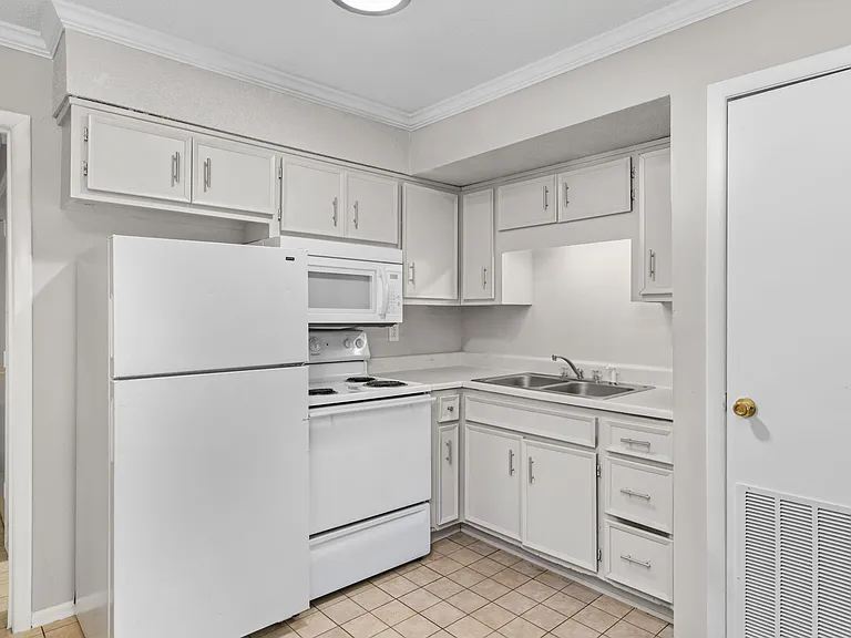 432 N Chestnut St #7 — Photo 7