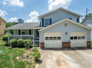521 Julius Dr, Stone Mountain, GA 30087