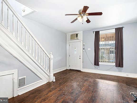 3rd image of 2165 W Grange Ave