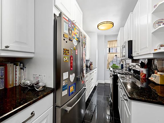 3rd image of 77 Park Ter APT D35