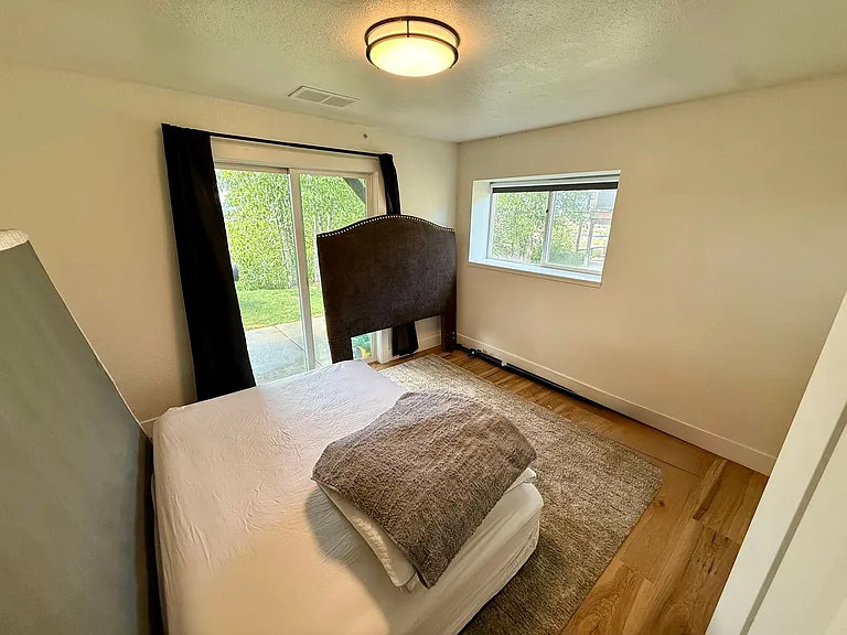 6465 Macarthur Dr — Photo 23