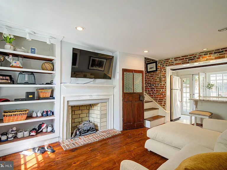 229 S Jessup St — Photo 1