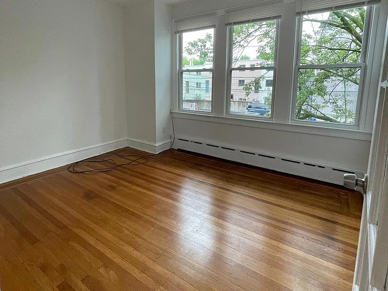 641 Bainbridge St #B — Photo 10