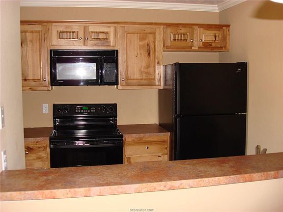 4th image of 1901 Holleman Dr #208