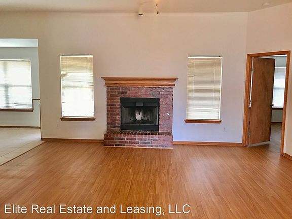 2nd image of 2505 SE 93rd St