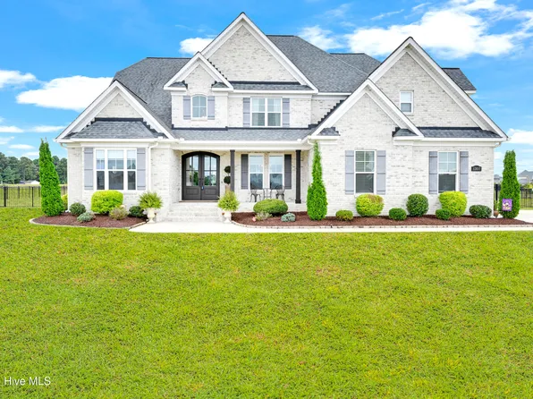 1357 Autumn Lakes Dr, Grimesland, NC 27837