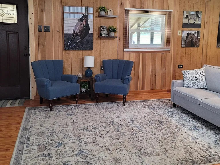 Sitting/living room