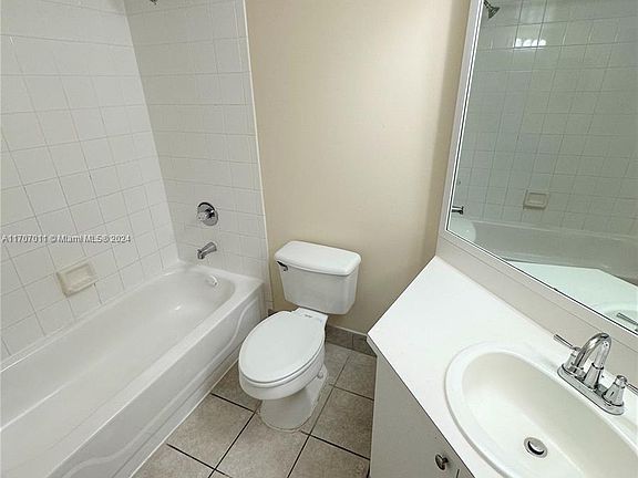 5th image of 2119 SE 10th Ave APT 906