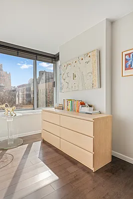 Rented by Douglas Elliman | media 16