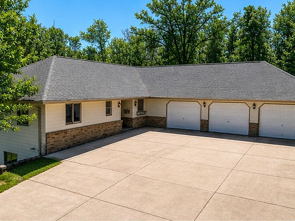 3rd image of 1012 Maple Ridge Ct NW