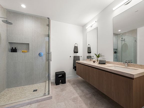 4th image of 701 Valencia Ave #601