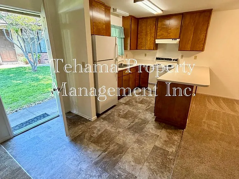 1527 Lincoln St — Photo 4