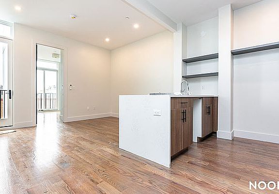4th image of 317 Franklin Ave #3