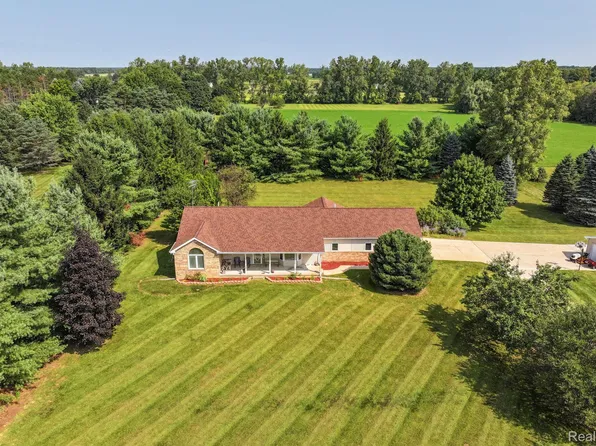 761 Mellish Dr, Lapeer, MI 48446