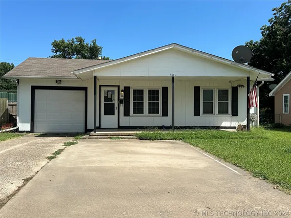 807 N Burgess St, Holdenville, OK 74848
