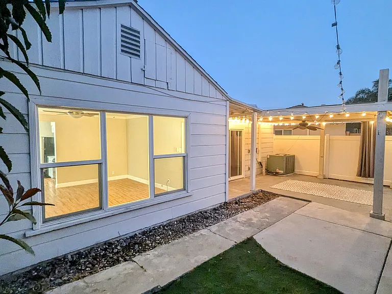 1342 Bennett Ave — Photo 2