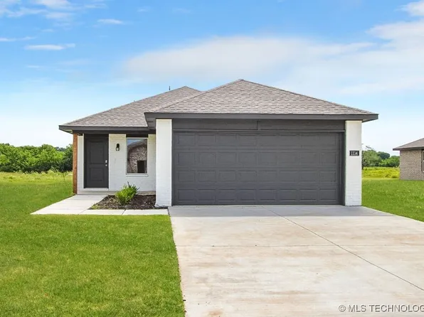 1114 N Arapahoe Ave, Chouteau, OK 74337