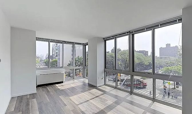 1st image of 221 Chrystie St #915