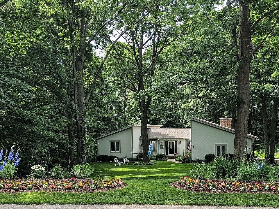 1st image of 11915 Garnsey Ave