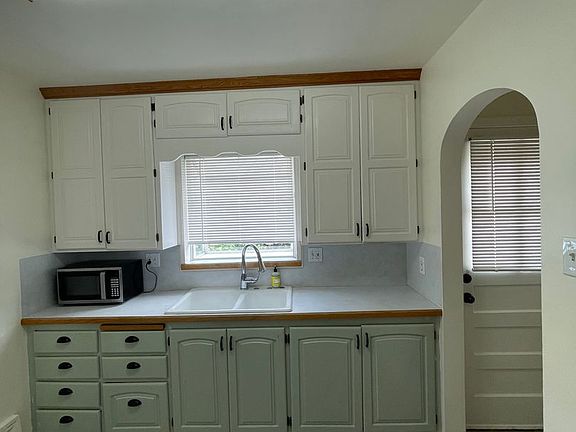 5th image of 1550 E Stratford Ave