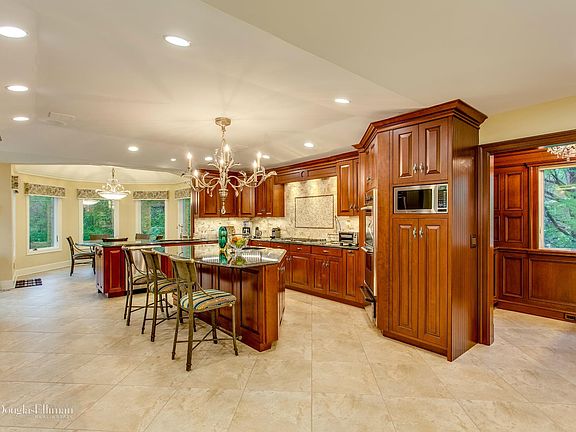 4th image of 6 Cypress Dr