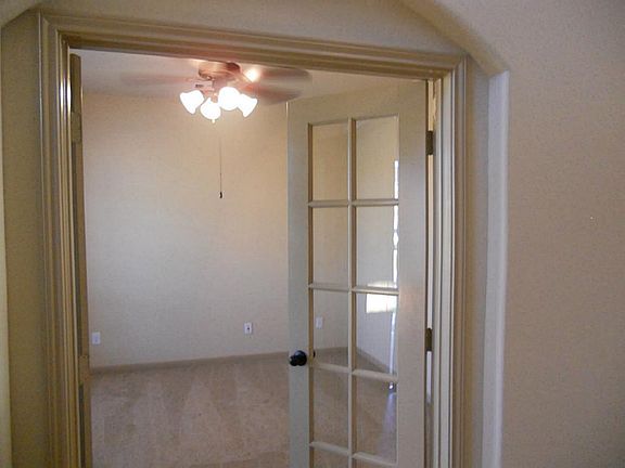 5th image of 27 Nagshead Pl