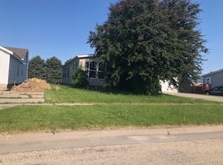 300 S Q Ave, Vinton, IA 52349