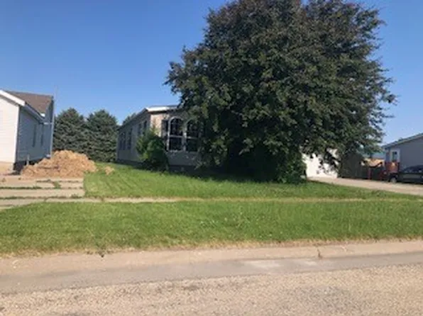 300 S Q Ave, Vinton, IA 52349