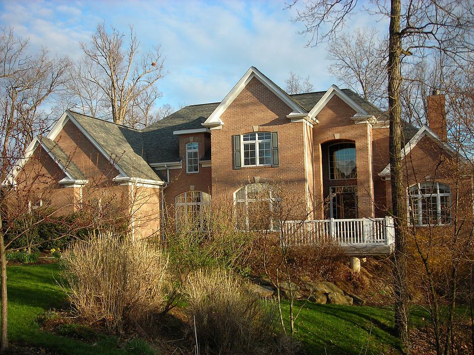 Front at end of Cul-Du Sac