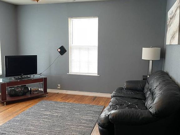 4th image of 107 W Jewell St