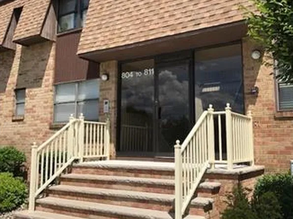 809 Sharon Garden Ct #809, Woodbridge, NJ 07095