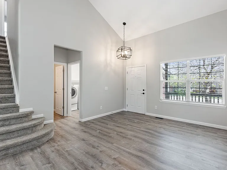 15726 Greenstone Ln — Photo 3