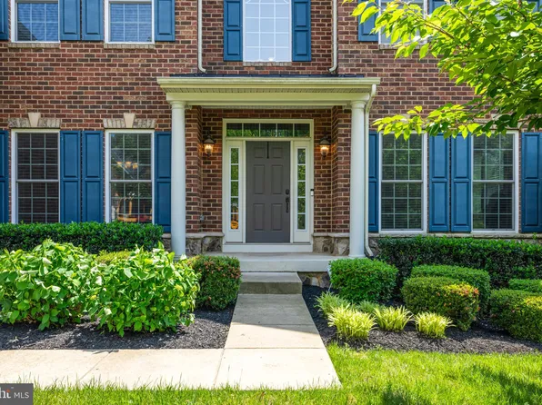 25730 Lennox Hale Dr, Aldie, VA 20105