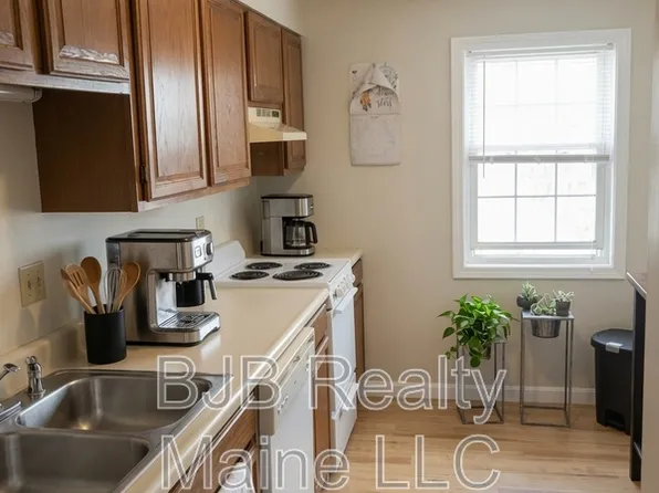 6 Oregon Ave APT 12, Old Orchard Beach, ME 04064