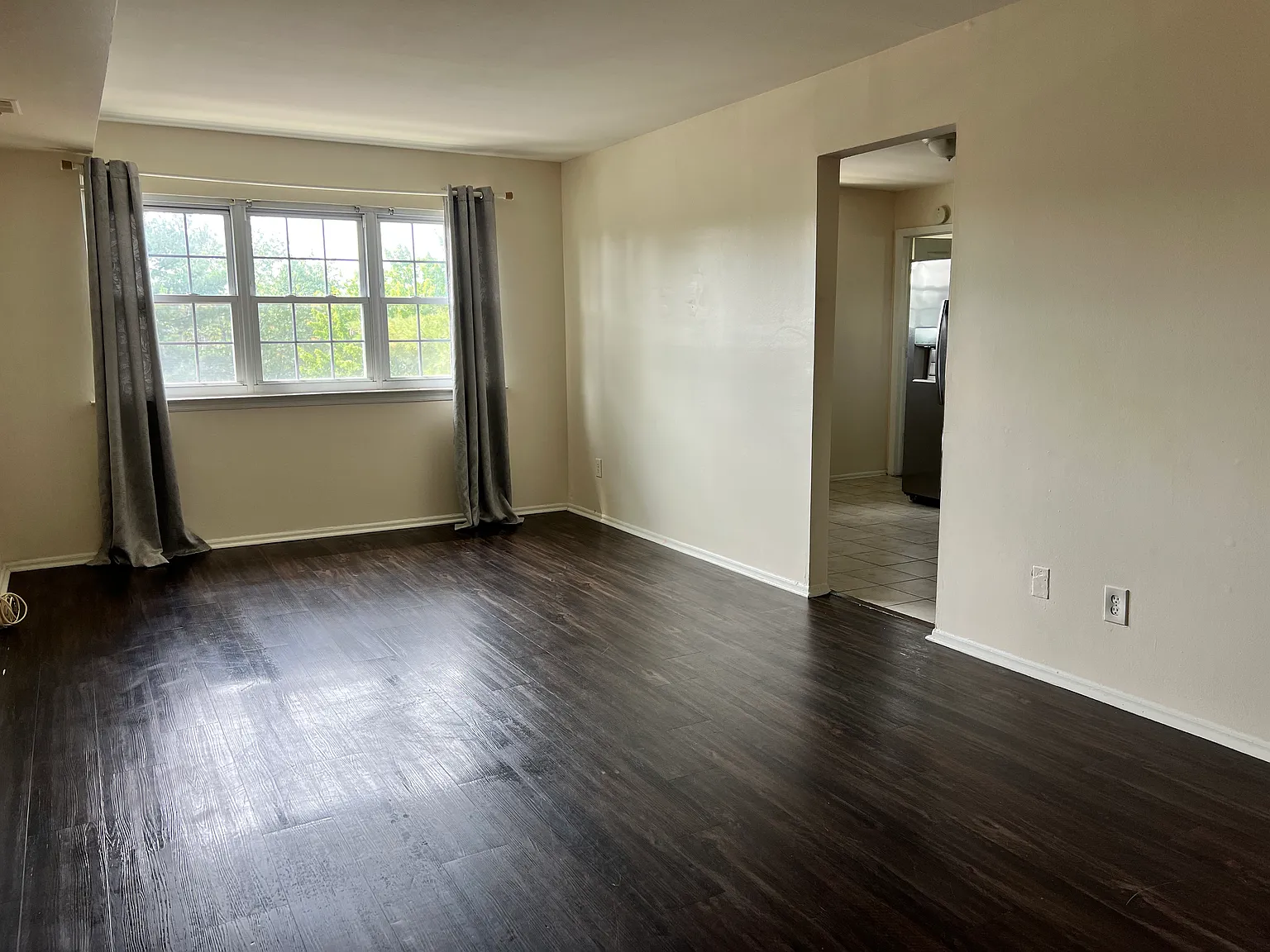 2 bed, 896 sqft, $2,100 — Photo 3