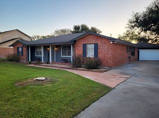 6112 Bending Bough Dr, Angleton, TX 77515