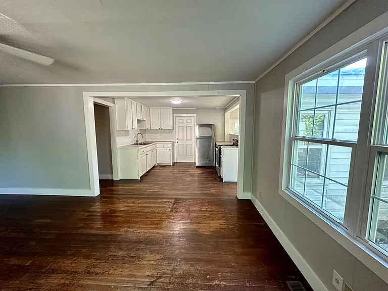 312 Cooper St — Photo 1