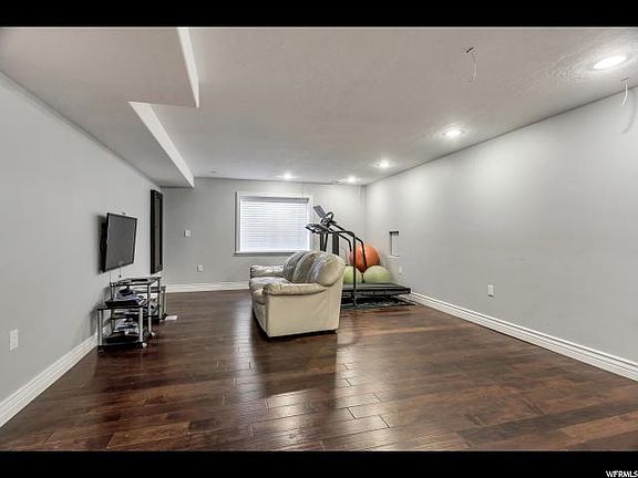 3rd image of 897 N Joshua Dr